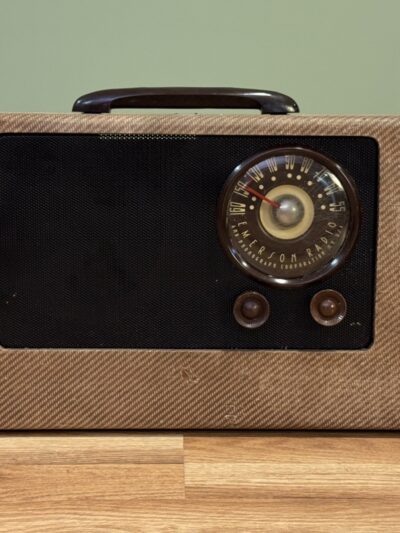 Emerson Model 523 7 Tube Radio 1946 - 1947 Suitcase Tabletop Model (SEE VIDEO)