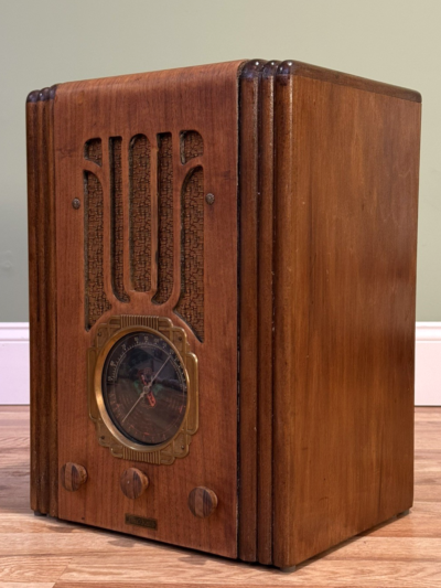 Vintage 1930s Marshall 6 Tube Radio AM / PB / SW - Tombstone Style (SEE VIDEO)